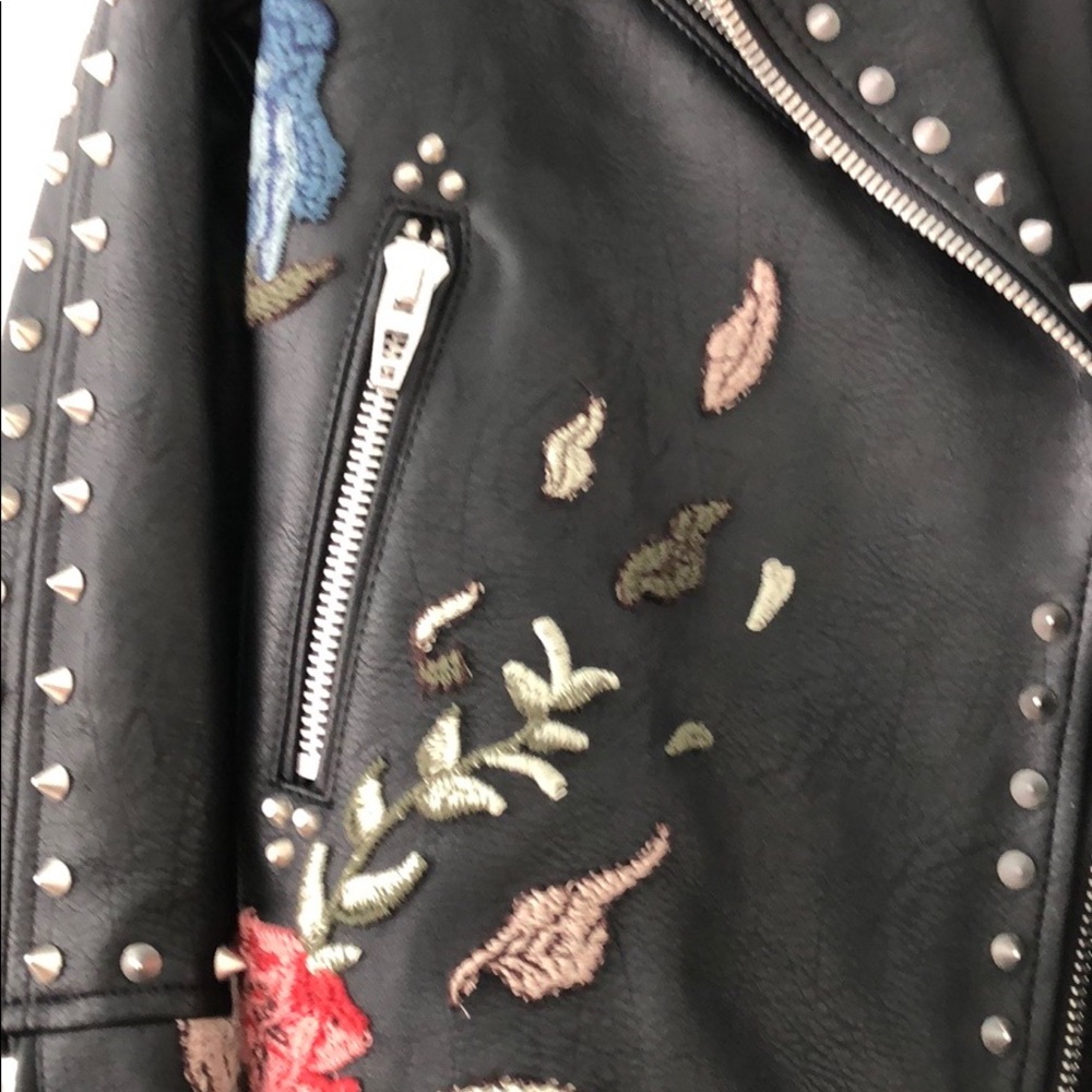BLANK NYC EMBROIDERED STUDDED FAUX LEATHER JACKET - Picture 5 of 8